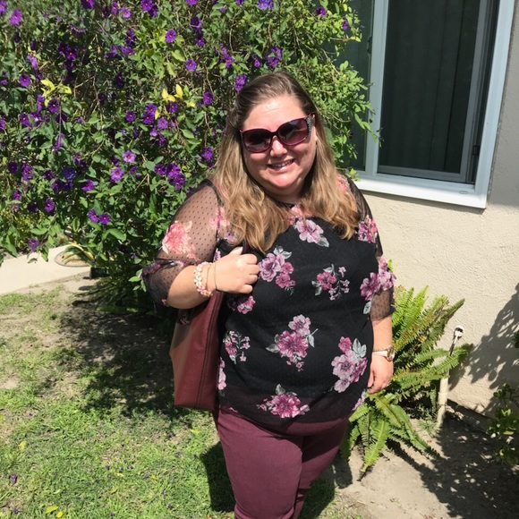 Meet your Posher, Amanda - Picture 4 of 5